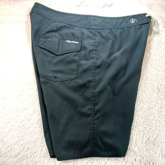 Volcom Men's Standard Mod Tech 20" Boardshort Swim Trunk. Size 36 - Picture 7 of 8
